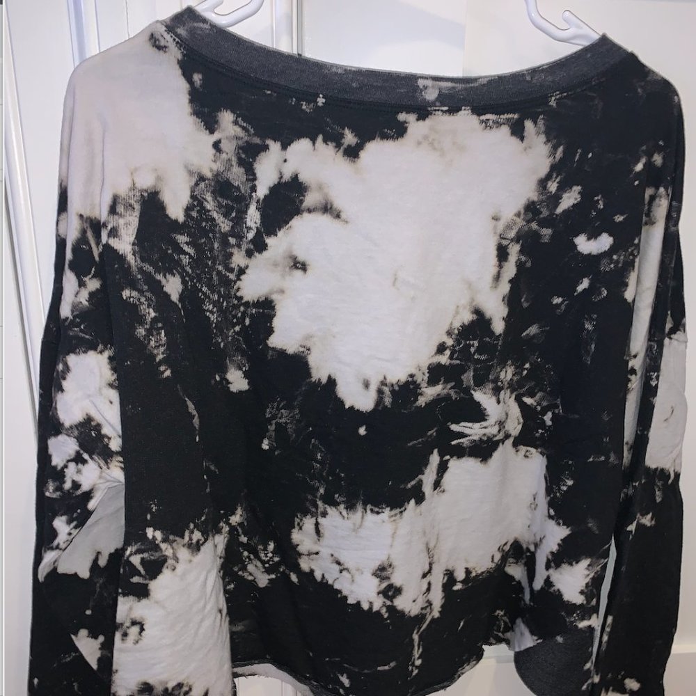 Bleach tie-dye semi cropped long sleeve